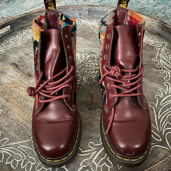 Stylish Burgundy Boots for Women - Picture 1 of 4